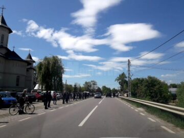 Arhipăstorul Bucovinei a plecat spre locul de veci pe un drum udat de lacrimi și presărat cu flori