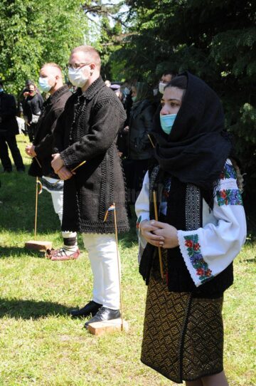 Arhipăstorul Bucovinei a plecat spre locul de veci pe un drum udat de lacrimi și presărat cu flori