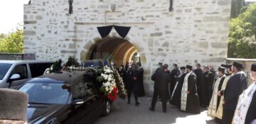 Arhipăstorul Bucovinei a plecat spre locul de veci pe un drum udat de lacrimi și presărat cu flori