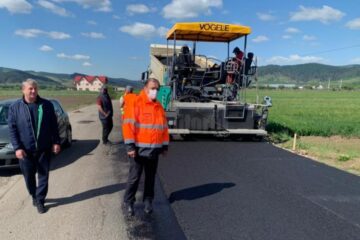 Gheorghe Flutur a inspectat lucrarile de pe drumul Malini -Slatina