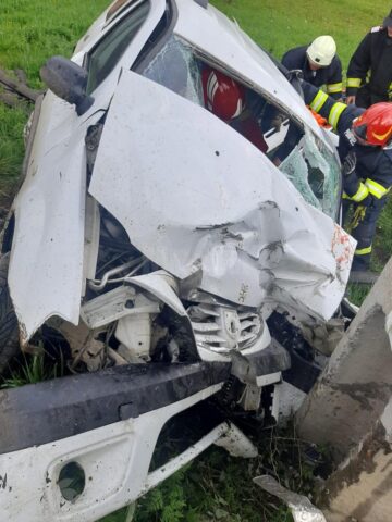 În urma impactului, un bărbat a murit iar ceilalți cinci au ajuns la spital