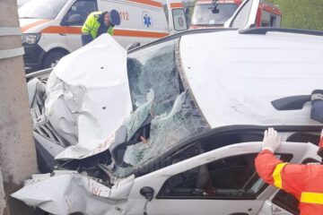 În urma impactului, un bărbat a murit iar ceilalți cinci au ajuns la spital