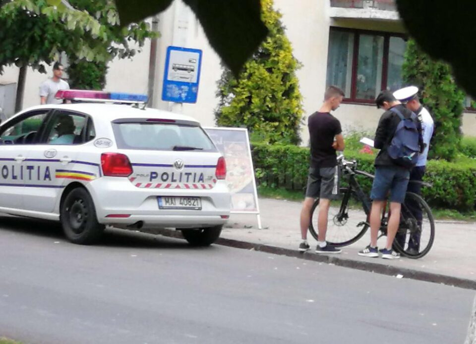 Peste 70 de sancțiuni aplicate bicicliștilor și căruțașilor care nu respectă codul rutier Peste 70 de sancțiuni aplicate bicicliștilor și căruțașilor care nu respectă codul rutier