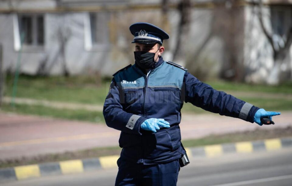 Bărbat cercetat penal după ce a fost prins circulând cu un permis de conducere falsificat Bărbat cercetat penal după ce a fost prins circulând cu un permis de conducere falsificat