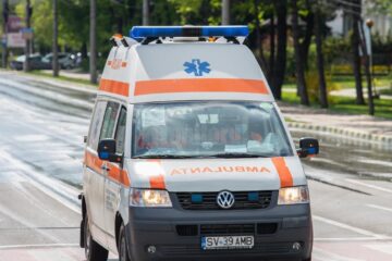 Fata a fost transportată la Spitalul Județean Suceava