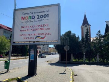 Voluntari ai Fundației Umanitare Nord 2001/ Sânge pentru România au împărțit pachete cu dezinfectanți, mănuși, măști persoanelor vulnerabile din Siret