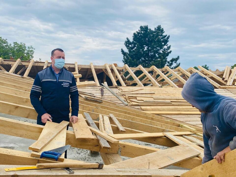 Lucian Harșovschi a verificat în teren stadiul de execuție și modul în care se lucrează la realizarea noii grădinițe