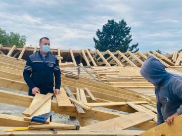 Lucian Harșovschi a verificat în teren stadiul de execuție și modul în care se lucrează la realizarea noii grădinițe