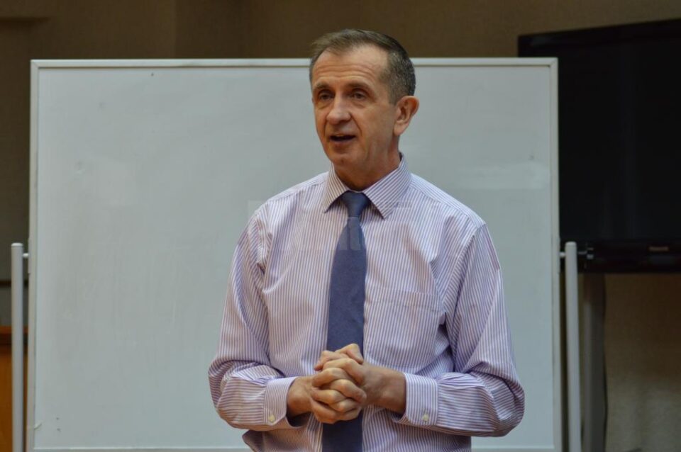 Proiectul este coordonat științific de prof. univ. dr. Mihai Covașă