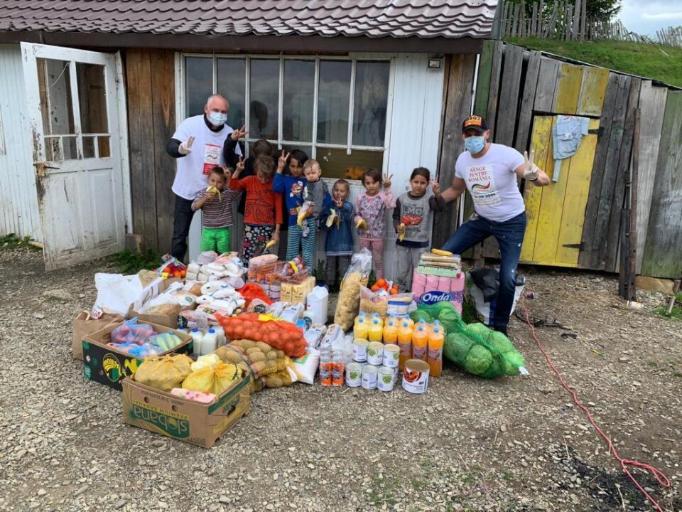 Fundația Umanitară Nord 2001/ Sânge pentru România, prima care a întins o mână de ajutor familiei din Râșca, cu 10 copii, care și-a pierdut toate bunurile într-un incendiu