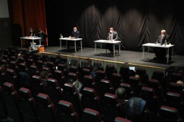 Ședință a Consiliului Local Suceava, ținută în sala de spectacole a Centrului Cultural Bucovina, din cauza pandemiei de coronavirus