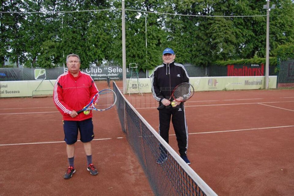 Ploaia a fost cea care a stopat pofta de tenis a veteranilor Mircea Crainiciuc si Liviu Oanea Ploaia a fost cea care a stopat pofta de tenis a veteranilor Mircea Crainiciuc si Liviu Oanea