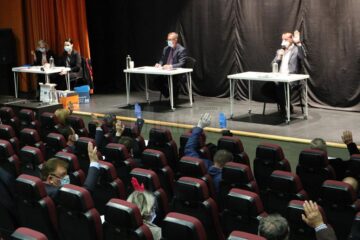 Ședință a Consiliului Local Suceava, ținută în sala de spectacole a Centrului Cultural Bucovina, din cauza pandemiei de coronavirus