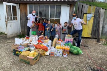 Fundația Umanitară Nord 2001/ Sânge pentru România, prima care a întins o mână de ajutor familiei din Râșca, cu 10 copii, care și-a pierdut toate bunurile într-un incendiu