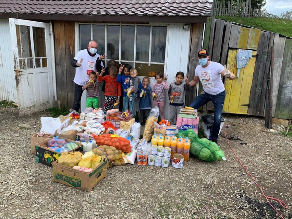 Fundația Umanitară Nord 2001/ Sânge pentru România, prima care a întins o mână de ajutor familiei din Râșca, cu 10 copii, care și-a pierdut toate bunurile într-un incendiu