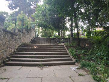 Parcul Șipote, plin de mizerie și buruieni