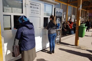 Elevii vor circula gratuit cu transportul local și cu trenul