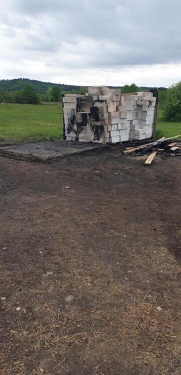 Familia cu 10 copii din Râșca a primit alimente, haine, jucării și jocuri educative, farfurii și o plapumă de lână din partea Centrului Social Maria Ward