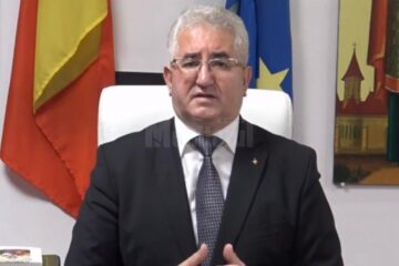 Primarul Ion Lungu a precizat că s-au luat măsuri suplimentare de siguranță, pe lângă lucrările de dezinfecție efectuate în școli
