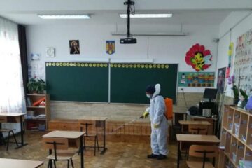 Din 2 iunie, elevii din clasele a 8-a, a 12-a și a 13-a vor reveni la școală