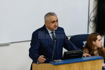 Valentin Popa a venit cu propunerea de a oferi tablete bobocilor