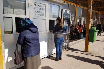 Elevii vor circula gratuit cu transportul local și cu trenul