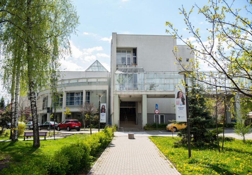 Cursuri noi, pentru integrarea mai ușoară pe piața muncii, pentru studenții Universității Cursuri noi, pentru integrarea mai ușoară pe piața muncii, pentru studenții Universității