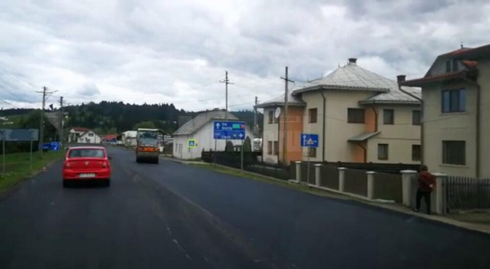 Covor asfaltic pe DN 17, după Dorna, și reparații pe DN 2H Rădăuți-Putna