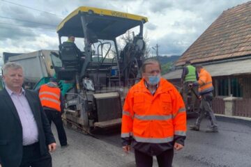 Gheorghe Flutur a inspectat lucrările de modernizare a drumului Frasin – Broșteni, la Stulpicani și Ostra