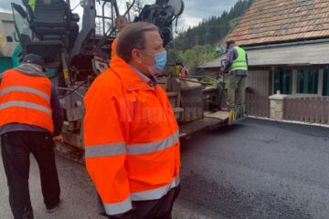 Gheorghe Flutur a inspectat, miercuri, lucrările de modernizare a drumului Frasin – Broșteni