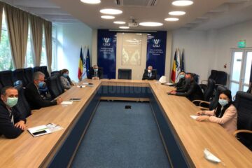 Imagini de la ședința în care primarul Ion Lungu și rectorul Valentin Popa și-au reiterat sprijinul pentru echipa de handbal