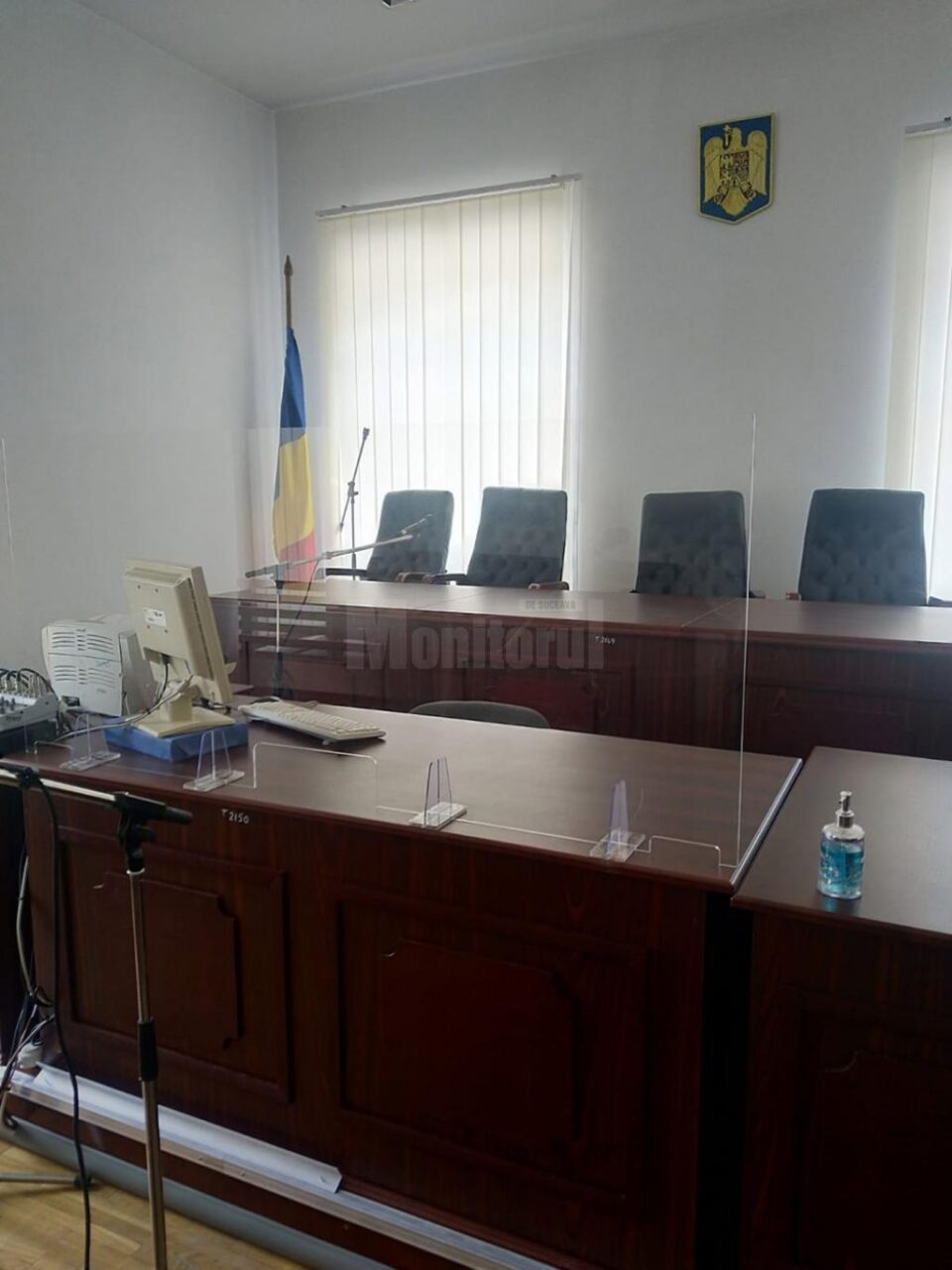 Panouri de protecție în sălile de judecată de la instanțele sucevene
