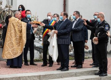 Slujbă de pomenire pentru eroii neamului, oficiată de PS Damaschin Dorneanul la inaugurarea Turnului Unirii, în prezența autorităților locale