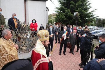 Slujbă de pomenire pentru eroii neamului, oficiată de PS Damaschin Dorneanul la inaugurarea Turnului Unirii, în prezența autorităților locale