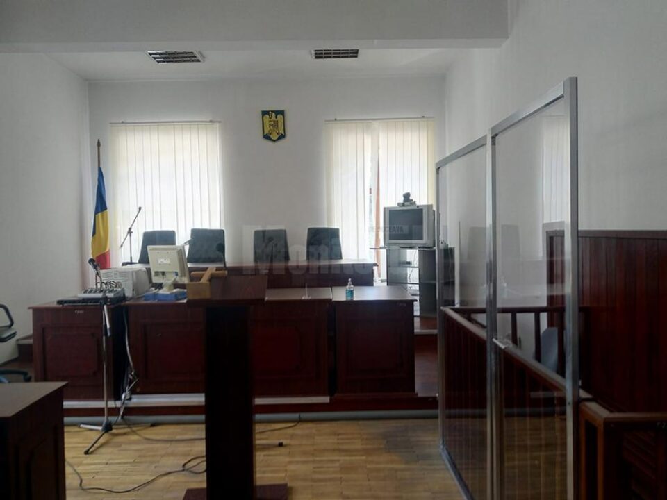 Panouri de protecție în sălile de judecată de la instanțele sucevene