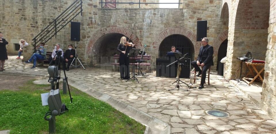 Balada lui Ciprian Porumbescu a incantat oaspetii in Cetatea Sucevei