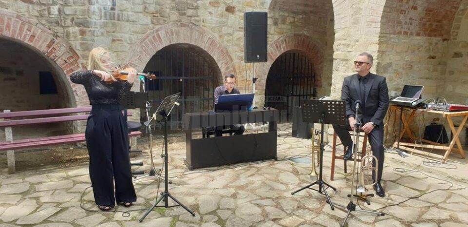Diana Păstru, pianistul Johannes Onesciuc și trompetistul Ionuț Țanța