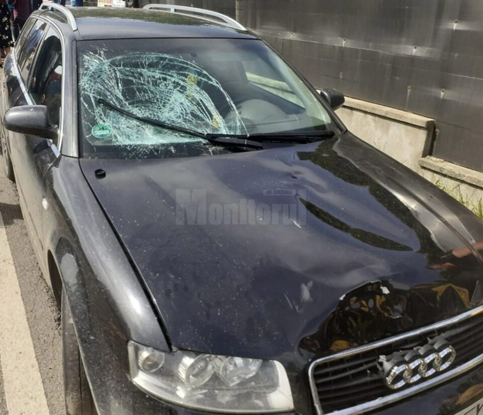 Bătrână accidentată mortal în timpul unei traversări, de mână cu nepoata sa. Fata de 12 ani a ajuns la spital