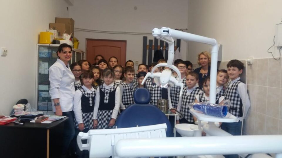 Campanie pentru promovarea igienei orale în rândul elevilor de la Școala nr. 4 Suceava Campanie pentru promovarea igienei orale în rândul elevilor de la Școala nr. 4 Suceava