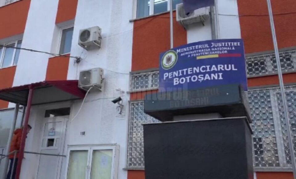 Un sucevean care și-a ucis fratele în Vinerea Mare s-a spânzurat în Penitenciarul Botoșani Sursa foto stiri.botosani.ro Un sucevean care și-a ucis fratele în Vinerea Mare s-a spânzurat în Penitenciarul Botoșani Sursa foto stiri.botosani.ro