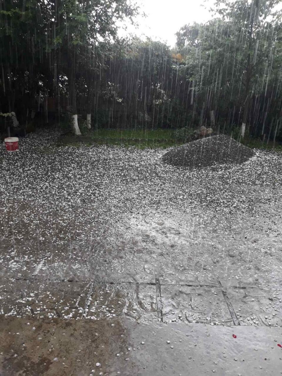Furtuna cu gheata la Todiresti
