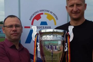 Ciprian Anton și Dorin Goian, ambasadorul Cupei României Railex, prezintă trofeul