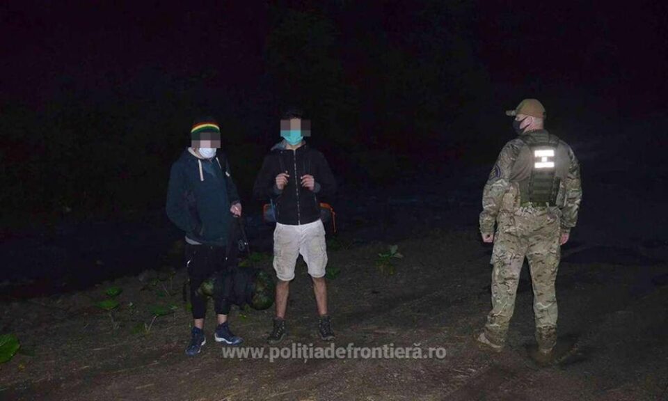Doi algerieni, reținuți de polițiștii de frontieră suceveni