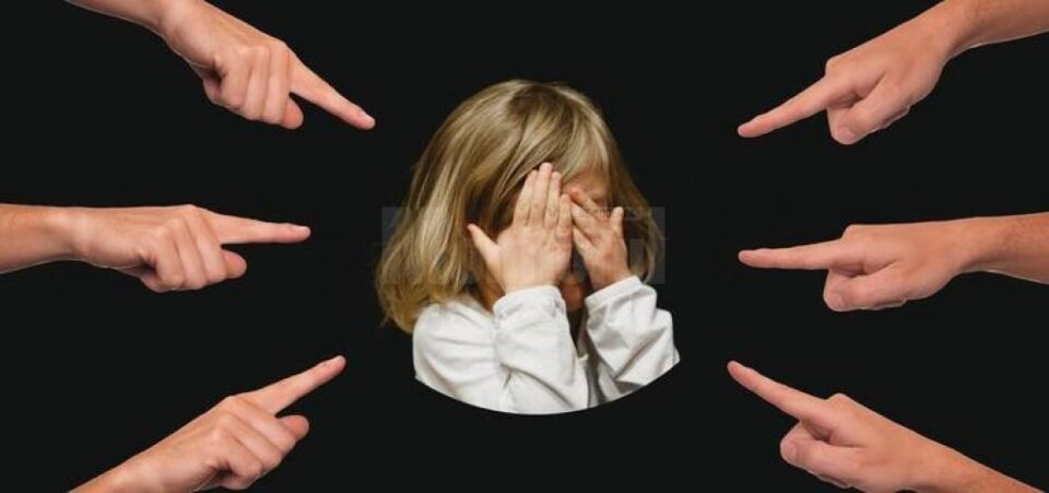Începând cu anul școlar 2020-2021, în fiecare unitate de învățământ preuniversitar va fi înființat un grup de acțiune anti-bullying Sursa foto rfi.ro Începând cu anul școlar 2020-2021, în fiecare unitate de învățământ preuniversitar va fi înființat un grup de acțiune anti-bullying Sursa foto rfi.ro