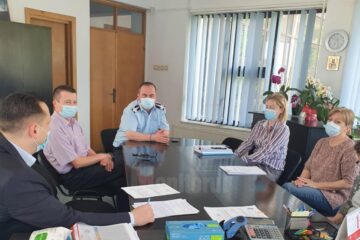 Autoritățile administrației publice, cele școlare și sanitare au avut, miercuri, o ședință de lucru pentru analiza activităților de pregătire a unităților de învățământ în vederea derulării examenelor naționale și a concursurilor școlare