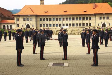 Predarea cheii colegiului ca simbol al continuității tradițiilor și valorilor generațiilor de elevi