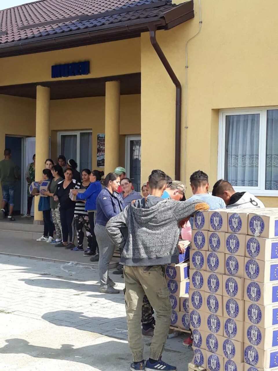 A început distribuirea pachetelor cu produse de igienă pentru persoane defavorizate