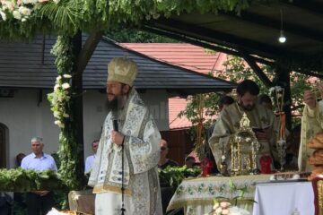 Preasfințitul Damaschin Dorneanul a sfințit duminică, împreună cu un sobor de preoți, Biserica Mănăstirii Humor