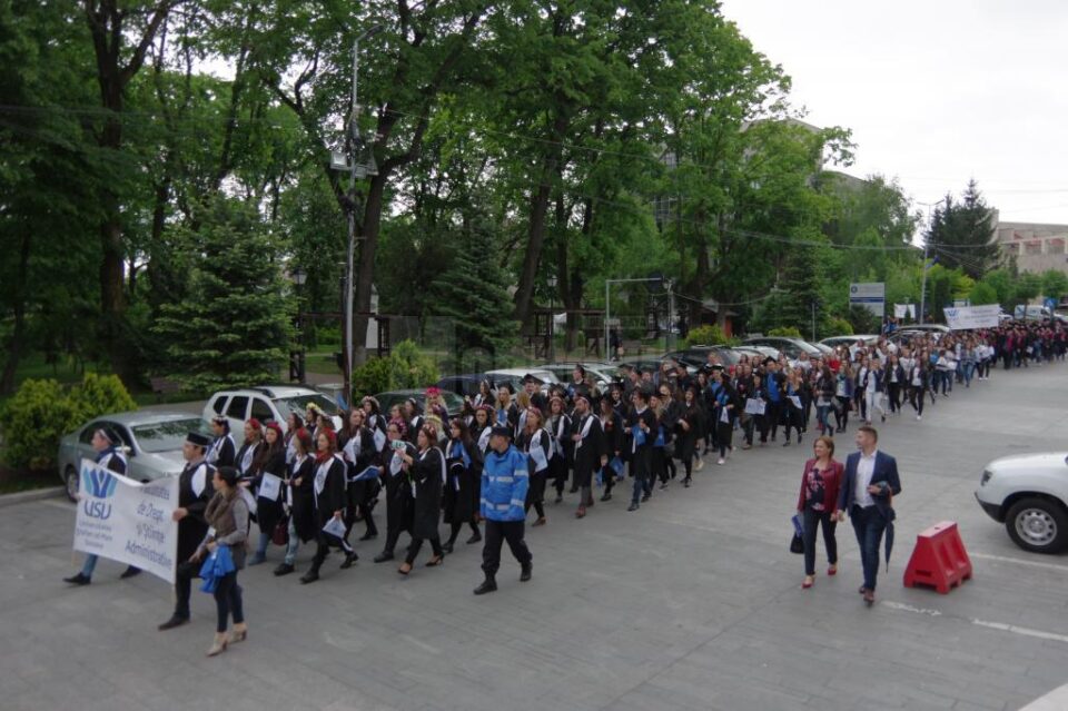 Marsul absolventilor, un eveniment devenit tradiție, care nu are loc în 2020 din cauza pandemiei de coronavirus