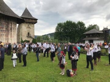 Preasfințitul Damaschin Dorneanul a sfințit duminică, împreună cu un sobor de preoți, Biserica Mănăstirii Humor